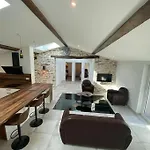 « le Chai » Charme, Et Massages En Vignoble